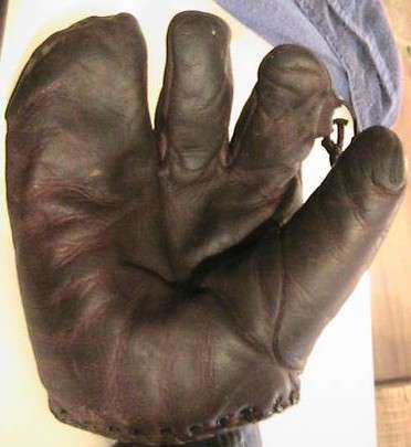 D&M 3 Finger Lefty Front